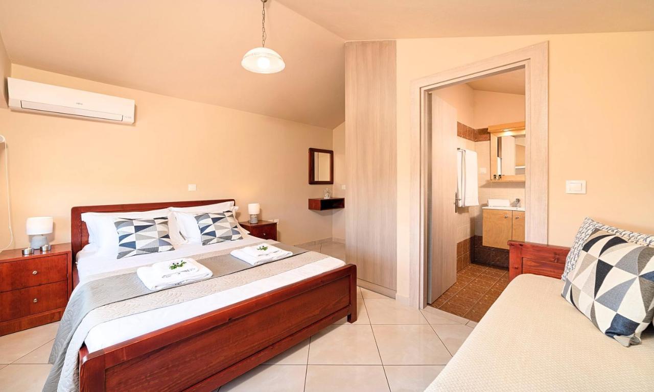 Aqua Blue Villas With Heated Pool Mathés Zewnętrze zdjęcie