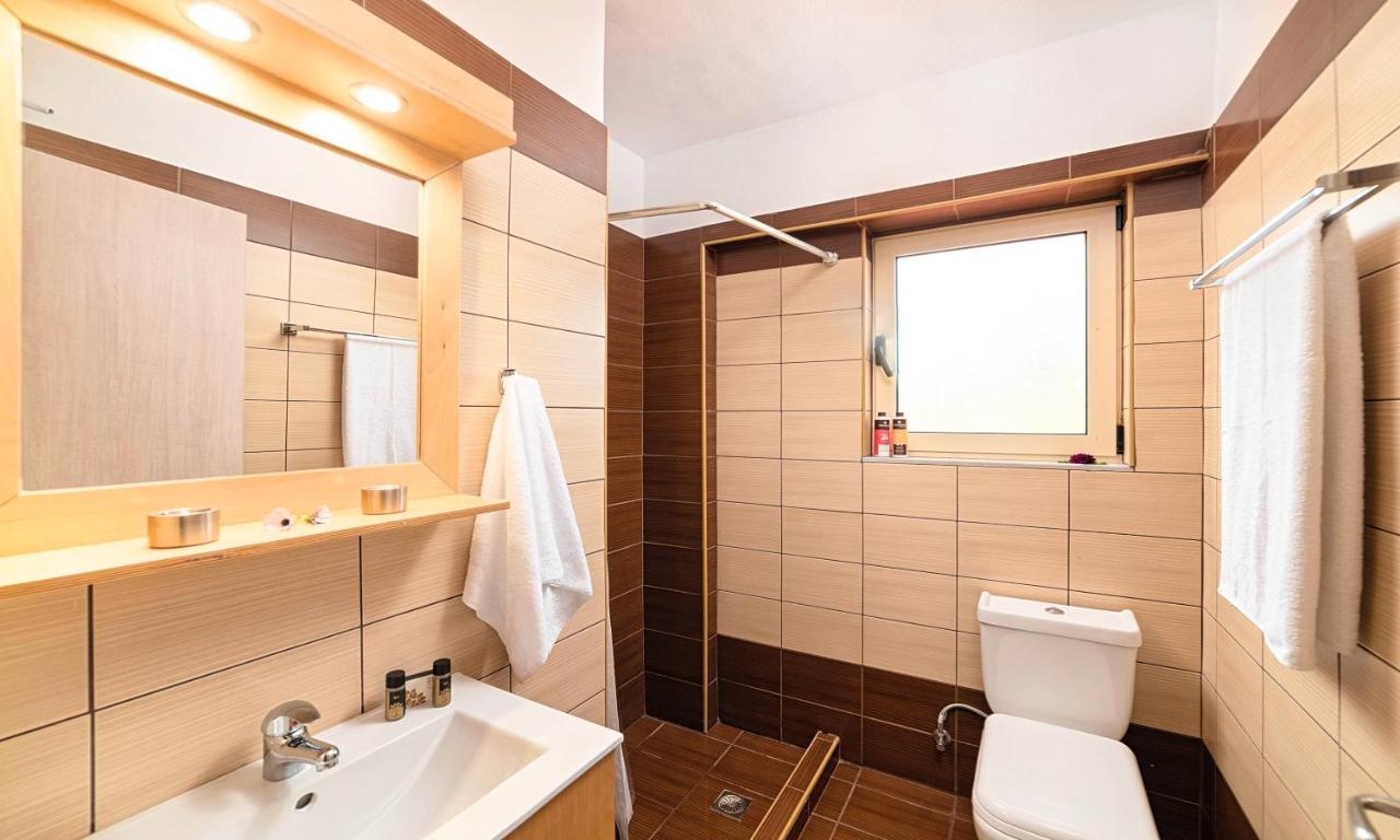 Aqua Blue Villas With Heated Pool Mathés Zewnętrze zdjęcie